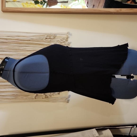 Free People black lettuce trim top, low cut - L - Picture 4 of 8